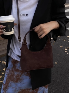 Retro brown suede hobo bag with chain strap and large capacity for autumn commuting