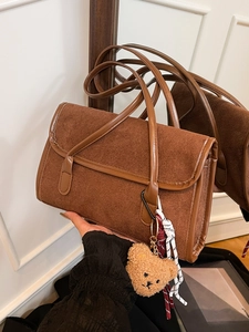 Retro PU Faux Suede Shoulder Bag For Women Large Capacity Hobo Bag With Cute Bear Pendant Fashion Commuter Underarm Bag
