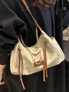 Grand sac fourre-tout tendance avec chaîne de perles, glands en cuir et bandoulières