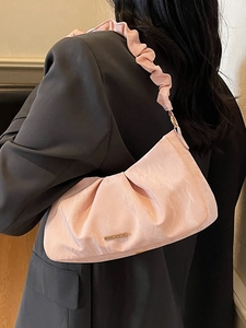Elegante borsa a mano in velluto rosa plissettato con tracolla a balze da donna