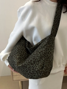 Große Kapazität Canvas Leopardenmuster Umhängetasche Für Damen Urban Einfach Tragetasche Casual Hobo Tasche Täglich Pendeln Handtasche