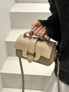Sac à Bandoulière en Cuir PU Vintage pour Femmes Rétro Boucle Métallique Petit Sac Carré Mode Minimaliste Sac à Main de Navette