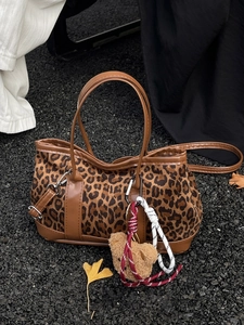 Vintage Leopard Print Shoulder Bag Retro Suede PU Leather Tote Bag With Plush Bear Pendant For Women Casual Commute Fashion Handbag