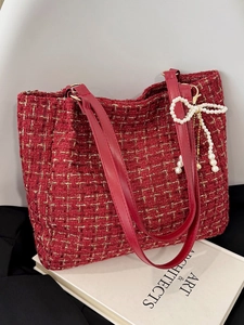 Elegante rote Tweed-Tragetasche mit Perlen-Schleifenanhänger und langen Ledergriffen