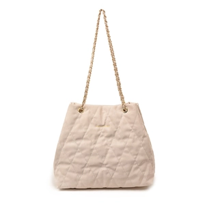 Elegante cremeweiße Stepptasche mit goldenen Kettenriemen und Rautenmusterung