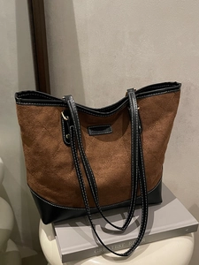 Large capacity tote bag with brown suede contrast stitching and quilted pattern