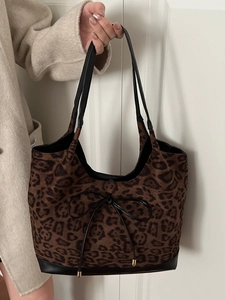 Schicker Shopper mit Leopardenmuster, schwarzer Schleife und Lederboden für Damenmode