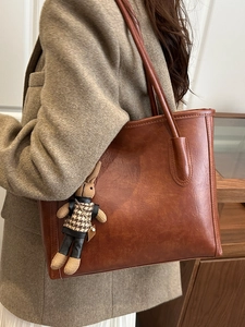 Chic vintage brown large capacity tote bag with cute rabbit pendant for autumn commute
