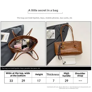 Detailed size chart for the large capacity retro brown tote bag with dimensions in cm