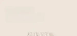 Détail de la taille élastique et du tissu matelassé d'un pantalon d'hiver enfant