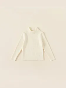 Maglione in maglia a coste color crema per bambine con collo a lupetto classico