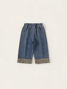 Jean fille à revers imprimé léopard et taille élastique en denim bleu foncé délavé