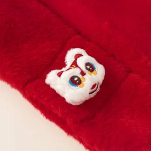 Écharpe en peluche rouge pour enfants avec broderie festive de danse du lion en fausse fourrure