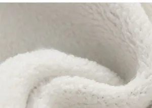 Détail de la doublure en polaire blanche douce pour pantalons d'hiver pour enfants