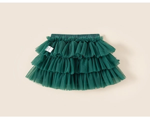 Détail de jupe tutu multicouche vert foncé avec taille élastique pour filles