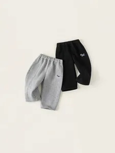 Pantalon de jogging pour enfants gris et noir avec broderie de chiot dessin animé