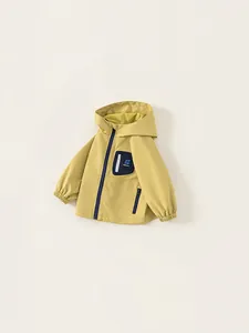 Coupe-vent enfant jaune moutarde à capuche avec fermeture éclair et poche marine