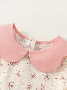 Abito floreale per bambina con colletto Peter Pan rosa e delicato tessuto a pois