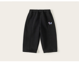 Détails du jogging noir pour enfant avec taille élastique et broderie de teckel colorée