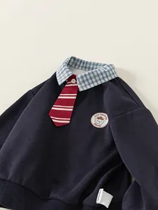 Marineblauer Jungen-Sweatshirt im Preppy-Stil mit Krawatte und Bären-Stickerei