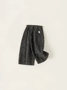 Kinder Freizeithose mit Leopardenmuster, lockerem Schnitt und weichem Baumwollstoff