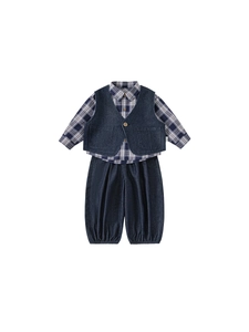 Ensemble trois pièces enfant avec gilet en jean bleu, chemise à carreaux et pantalon