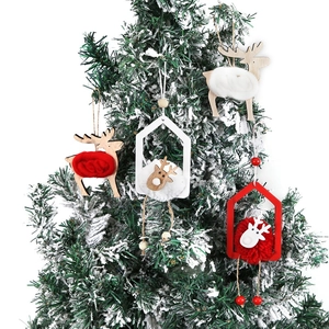 Handmade Wooden Reindeer Hanging Ornaments With Plush Balls For Christmas Tree Decoration Festive Deer House Pendant