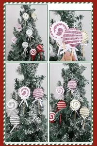Détails de sucettes de Noël pailletées multicolores avec nœuds sur un sapin décoré