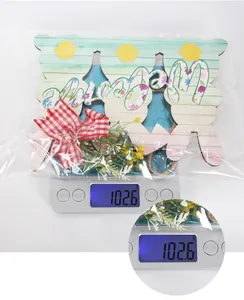 Weight measurement of the wooden Welcome sign with floral patterns and a plaid bow