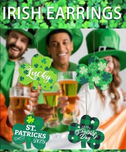 Détail de boucles d'oreilles trèfle avec slogans Lucky pour décoration de la Saint-Patrick