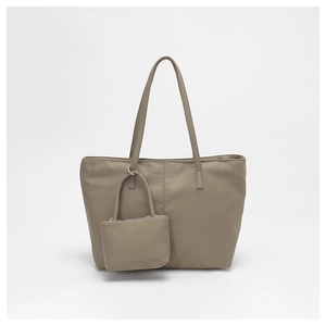 Sac fourre-tout minimaliste en nylon kaki pour femme avec petit porte-monnaie assorti