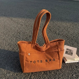 Sac fourre-tout en velours côtelé orange foncé avec lettres brodées et poche