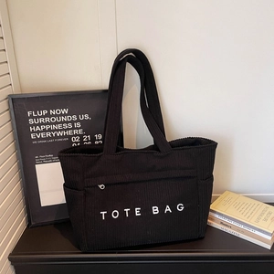 Sac fourre-tout noir en velours côtelé avec lettres et poches de rangement