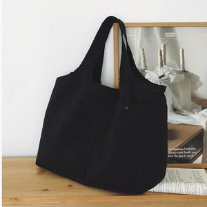 Sac fourre-tout minimaliste en toile noire pour femme avec poches latérales et rivets
