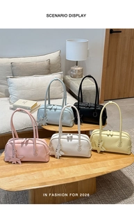 Sacs portés épaule minimalistes en cinq couleurs avec breloques étoiles pour la mode 2026