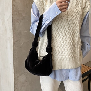 Sac à épaule chic en peluche noire en fausse fourrure avec détail de nœud