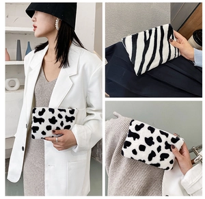 Détails de mini pochettes en peluche aux motifs vache et zèbre avec fermeture éclair