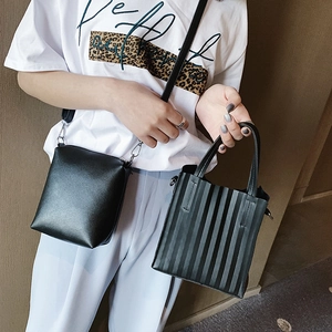 Petit sac bandoulière noir en PU et sac à main plissé pour femme au style décontracté