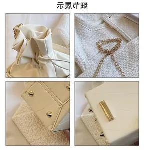 Détails du sac seau crème montrant texture ondulée, chaîne dorée et clous de fond