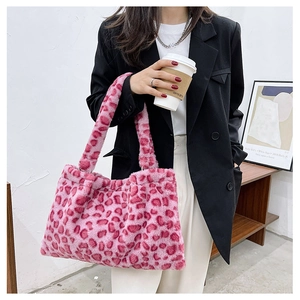 Borsa tote alla moda in ecopelliccia leopardata rosa con trama morbida e capiente