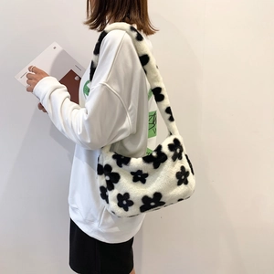 Sac sous le bras chic en fausse fourrure pour l'hiver avec imprimé floral et peluche