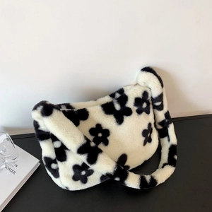 Sac à épaule en fausse fourrure pelucheuse avec motif floral noir et blanc