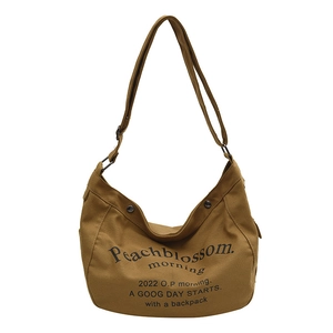 Borsa hobo in tela marrone con tracolla regolabile e stampa di lettere alla moda
