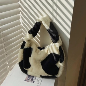 Sac à Épaule en Peluche pour Femmes Imprimé Vache Motif Cœur Fausse Fourrure Sac de Soirée Décontracté pour Automne Hiver Quotidien