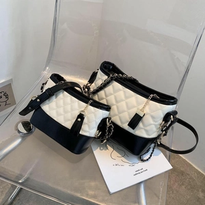 Women Vintage Quilted PU Leather Hobo Bag Luxury Chain Strap Shoulder Bag With Tassel Elegant Contrast Color Crossbody Bag