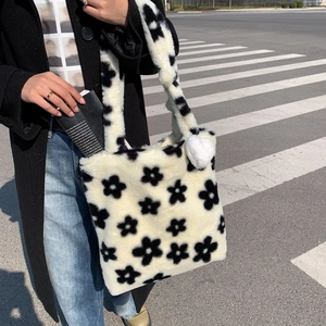 Women Cute Plush Tote Bag Japanese Style Flower Heart Pattern Soft Faux Fur Shoulder Bag Autumn Winter Casual Underarm Bag