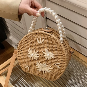 Sac rond chic en paille tissée avec anse en perles et fleurs pour femmes