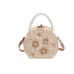 Sac rond en paille tissée avec poignée en perles et détails floraux pour femme
