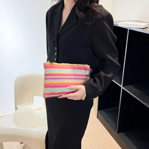 Fashion Rainbow Woven Straw Clutch Bag Women Multicolor Zigzag Chevron Wristlet Pouch Zip Closure Handmade Summer Beach Travel Coin Purse