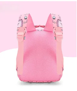 Rückansicht des rosa Einhorn-Kinderrucksacks mit atmungsaktivem Mesh und Polstern